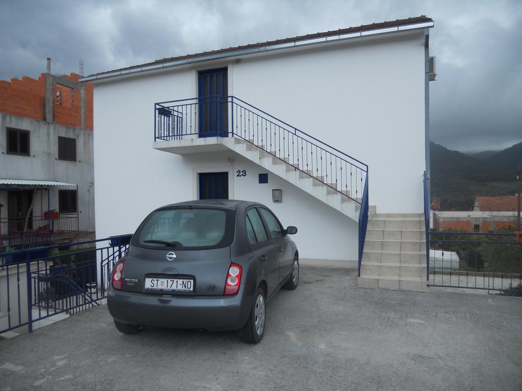 Apartmani Pavicic-Ivelja Stari Grad  Exterior photo